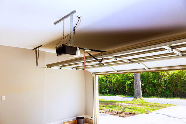 Top rated local Garage Door specialists in Pine Manor, FL